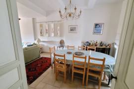 Beautiful Character Bourgeoise Home With 235 M2 Of Living Space, Terrace And Courtyard With Pool. Beautiful Character Bourgeoise Home With 235 M2 Of Living Space, Terrace And Courtyard With Pool.