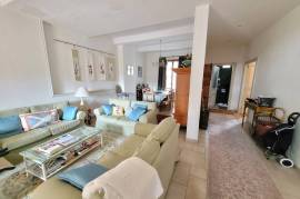 Beautiful Character Bourgeoise Home With 235 M2 Of Living Space, Terrace And Courtyard With Pool. Beautiful Character Bourgeoise Home With 235 M2 Of Living Space, Terrace And Courtyard With Pool.