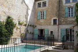Beautiful Character Bourgeoise Home With 235 M2 Of Living Space, Terrace And Courtyard With Pool. Beautiful Character Bourgeoise Home With 235 M2 Of Living Space, Terrace And Courtyard With Pool.