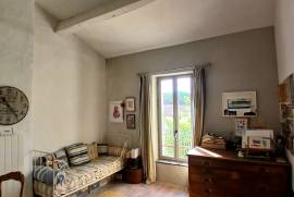 Stunning Character Winegrowers House, Entirely Renovated, With 140 M2 Of Living Space, Terraces, Veranda, Large Garage And Private Garden. Stunning Character Winegrowers House, Entirely Renovated, With 140 M2 Of Living Space, Terraces, Veranda, Large Garage And Private Garden.