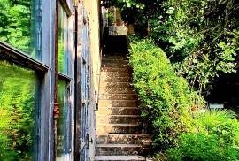 Stunning Character Winegrowers House, Entirely Renovated, With 140 M2 Of Living Space, Terraces, Veranda, Large Garage And Private Garden. Stunning Character Winegrowers House, Entirely Renovated, With 140 M2 Of Living Space, Terraces, Veranda, Large Garage And Private Garden.