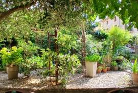 Stunning Character Winegrowers House, Entirely Renovated, With 140 M2 Of Living Space, Terraces, Veranda, Large Garage And Private Garden. Stunning Character Winegrowers House, Entirely Renovated, With 140 M2 Of Living Space, Terraces, Veranda, Large Garage And Private Garden.