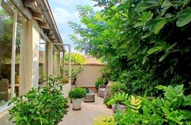 Stunning Character Winegrowers House, Entirely Renovated, With 140 M2 Of Living Space, Terraces, Veranda, Large Garage And Private Garden. Stunning Character Winegrowers House, Entirely Renovated, With 140 M2 Of Living Space, Terraces, Veranda, Large Garage And Private Garden.