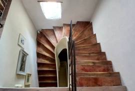 Stunning Character Winegrowers House, Entirely Renovated, With 140 M2 Of Living Space, Terraces, Veranda, Large Garage And Private Garden. Stunning Character Winegrowers House, Entirely Renovated, With 140 M2 Of Living Space, Terraces, Veranda, Large Garage And Private Garden.