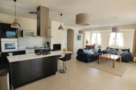 A Beautiful Spacious Villa With 180 M2 Of Living Space, Set On 625 M2 Of Land Featuring A Swimming Pool And Superb Views. A Beautiful Spacious Villa With 180 M2 Of Living Space, Set On 625 M2 Of Land Featuring A Swimming Pool And Superb Views.