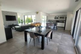 A Beautiful, High-Quality Villa With 160 M2 Of Living Space (2022), Set On A Carefully Landscaped Plot Of 580 M2 With A Swimming Pool. A Beautiful, High-Quality Villa With 160 M2 Of Living Space (2022), Set On A Carefully Landscaped Plot Of 580 M2 With A Swimming Pool.