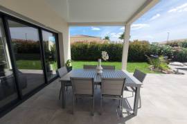 A Beautiful, High-Quality Villa With 160 M2 Of Living Space (2022), Set On A Carefully Landscaped Plot Of 580 M2 With A Swimming Pool. A Beautiful, High-Quality Villa With 160 M2 Of Living Space (2022), Set On A Carefully Landscaped Plot Of 580 M2 With A Swimming Pool.