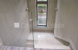 Detached house for rent in Jurmala, 350.00m2