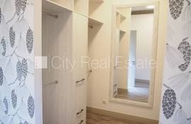 Detached house for rent in Jurmala, 350.00m2