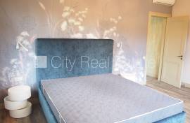 Detached house for rent in Jurmala, 350.00m2
