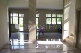 Detached house for rent in Jurmala, 350.00m2