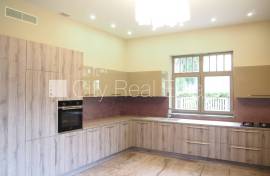 Detached house for rent in Jurmala, 350.00m2