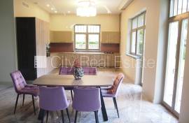 Detached house for rent in Jurmala, 350.00m2