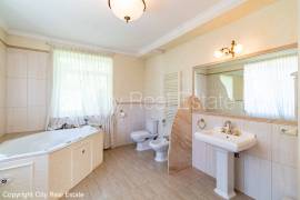 Detached house for rent in Jurmala, 600.00m2