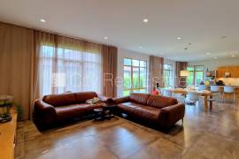 Detached house for rent in Riga district, 300.00m2