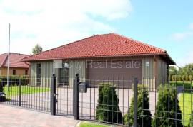 Detached house for rent in Riga district, 300.00m2