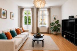 Vacant 2/3 Room Apartment with 2 Balconies Close to Schonhauser Allee