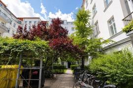 Close to Helmholtzplatz: Vacant 3/4 Room Apartment with Renovation Potential Close to Helmholtzplatz: Vacant 3/4 Room Apartment with Renovation Potential