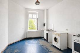 Close to Helmholtzplatz: Vacant 3/4 Room Apartment with Renovation Potential Close to Helmholtzplatz: Vacant 3/4 Room Apartment with Renovation Potential