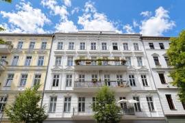 Close to Helmholtzplatz: Vacant 3/4 Room Apartment with Renovation Potential Close to Helmholtzplatz: Vacant 3/4 Room Apartment with Renovation Potential