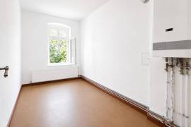 Close to Helmholtzplatz: Vacant 3/4 Room Apartment with Renovation Potential Close to Helmholtzplatz: Vacant 3/4 Room Apartment with Renovation Potential