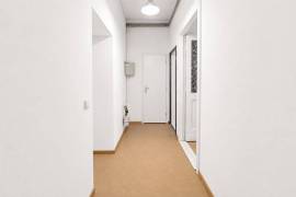 Close to Helmholtzplatz: Vacant 3/4 Room Apartment with Renovation Potential Close to Helmholtzplatz: Vacant 3/4 Room Apartment with Renovation Potential
