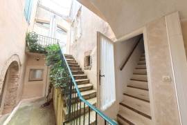 4 room, 79m2 Loft/workshop/space for sale in Pezenas - 200 000 € * 4 room, 79m2 Loft/workshop/space for sale in Pezenas - 200 000 € *