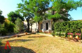 7 room, 138m2 House for sale in Roujan - 320 000 € * 7 room, 138m2 House for sale in Roujan - 320 000 € *