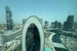 HIGH FLOOR | CANAL VIEWS | FITTED | OPEN LAYOUT