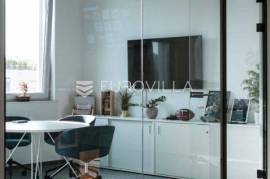 Zagreb, Vrbani, 348 m² office space on the 3rd floor of an office building