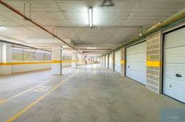 Garage Space for Sale in the Center of Portimão