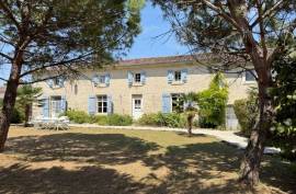Stunning House with Indoor Pool and Studio - €326315