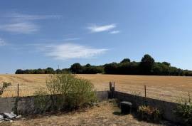 Country House With Ground-Floor Living, Near Les Adjots - €112900