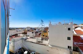 2-bedroom apartment for sale in the center of Portimão