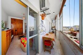 2-bedroom apartment for sale in the center of Portimão