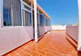 2 bedroom penthouse for rent with terrace in Portimão