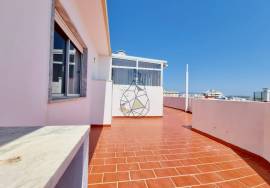 2 bedroom penthouse for rent with terrace in Portimão