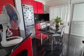 REFURBISHED 2 BEDROOM APARTMENT - EXCELLENT LOCATION REFURBISHED 2 BEDROOM APARTMENT - EXCELLENT LOCATION