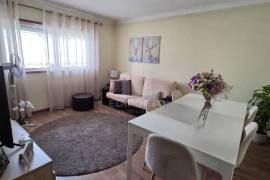 REFURBISHED 2 BEDROOM APARTMENT - EXCELLENT LOCATION