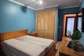 REFURBISHED 2 BEDROOM APARTMENT - EXCELLENT LOCATION REFURBISHED 2 BEDROOM APARTMENT - EXCELLENT LOCATION