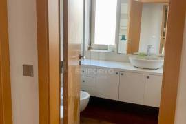 3 bedroom apartment with balcony and barbecue for rent 900 meters from Canidelo Beach
