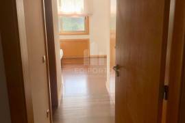 3 bedroom apartment with balcony and barbecue for rent 900 meters from Canidelo Beach