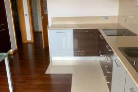 3 bedroom apartment with balcony and barbecue for rent 900 meters from Canidelo Beach