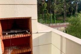 3 bedroom apartment with balcony and barbecue for rent 900 meters from Canidelo Beach