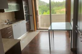 3 bedroom apartment with balcony and barbecue for rent 900 meters from Canidelo Beach
