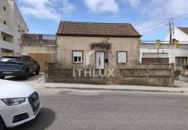 House in Atouguia da Baleia, Peniche with 2 bedrooms and renovation potential House in Atouguia da Baleia, Peniche with 2 bedrooms and renovation potential