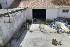 House in Atouguia da Baleia, Peniche with 2 bedrooms and renovation potential House in Atouguia da Baleia, Peniche with 2 bedrooms and renovation potential