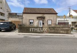 House in Atouguia da Baleia, Peniche with 2 bedrooms and renovation potential House in Atouguia da Baleia, Peniche with 2 bedrooms and renovation potential