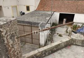 House in Atouguia da Baleia, Peniche with 2 bedrooms and renovation potential