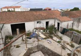House in Atouguia da Baleia, Peniche with 2 bedrooms and renovation potential House in Atouguia da Baleia, Peniche with 2 bedrooms and renovation potential